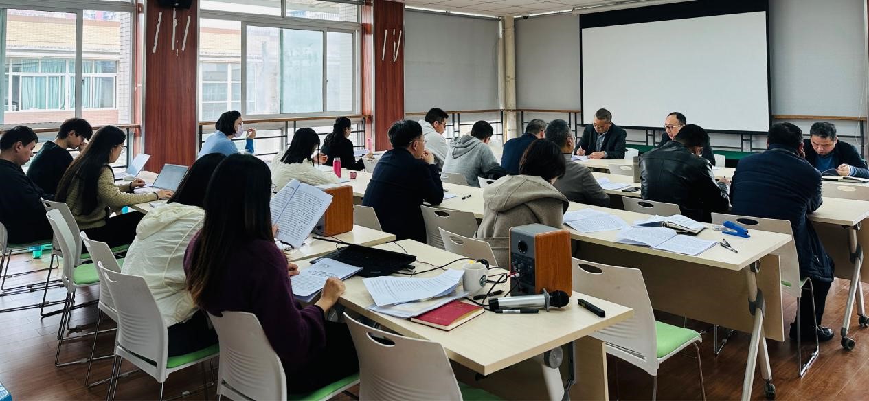 国产无码
党委理论中心组（扩大）会议专题学习“‘新财经’战略升级”