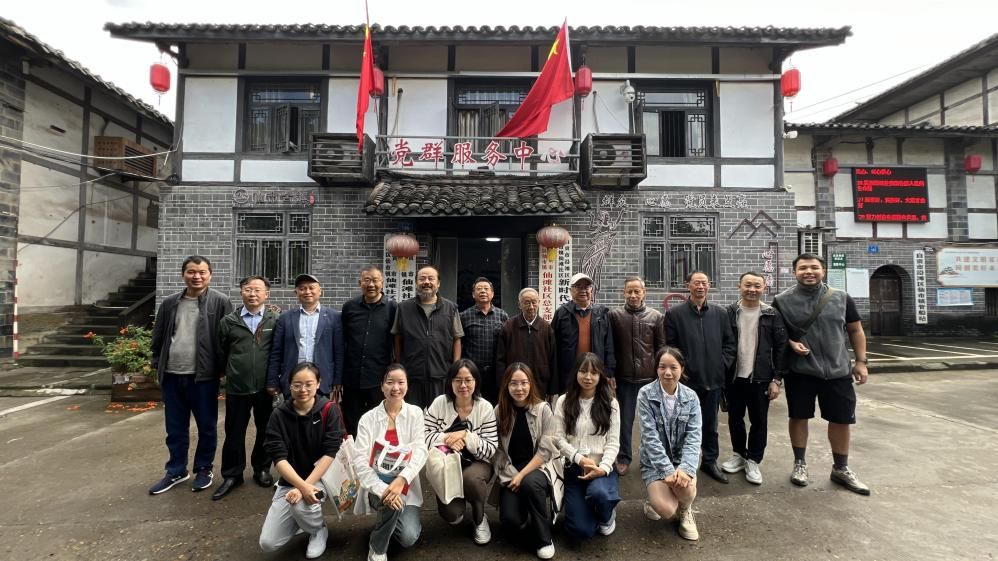 国产无码
民俗学团队赴自贡进行盐文化调查研究