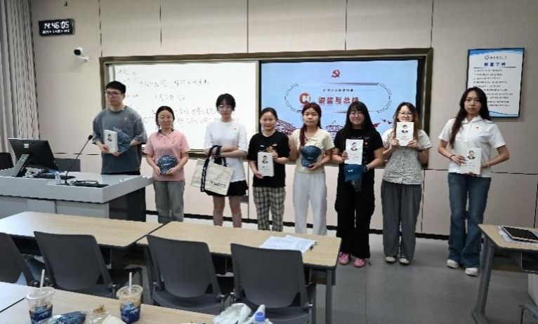 国产无码
硕博学生党支部和人文与艺术学院学硕与本科生联合党支部联合举办中央八项规定精神知识竞赛