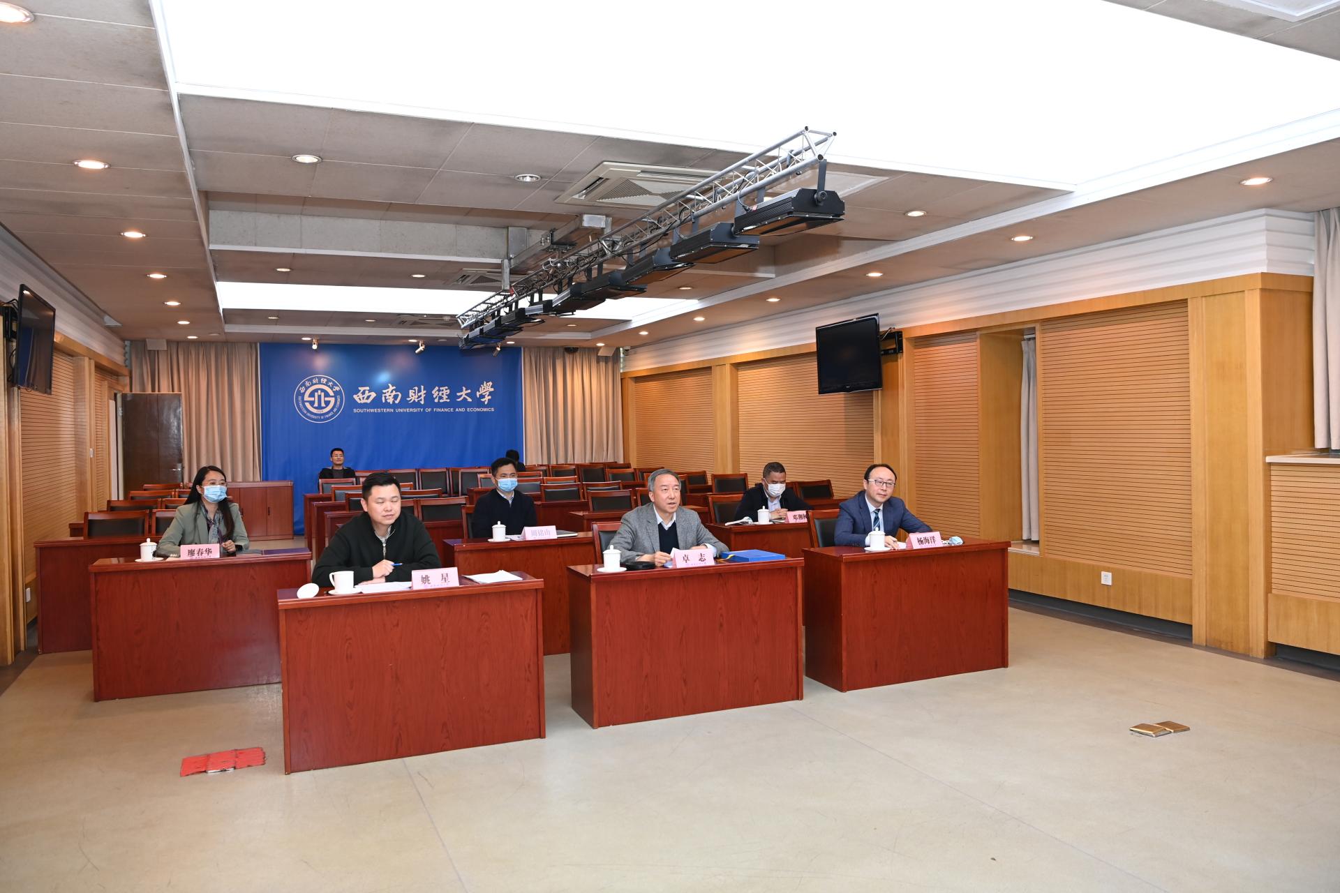 国产无码
举行“光华访问学者计划客座教授”李强教授聘任仪式